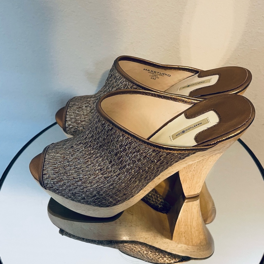 Max Studio Shoes . Size 6.  EUC